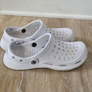 Women's size 8 white  joybees clogs crocs water shoes garden shoes